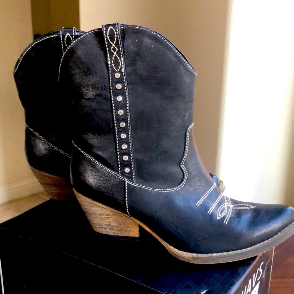 Ankle pointed Boots New